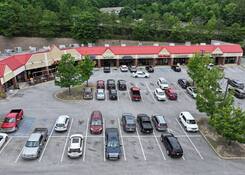 
                                	        Lake Crest Plaza
                                    